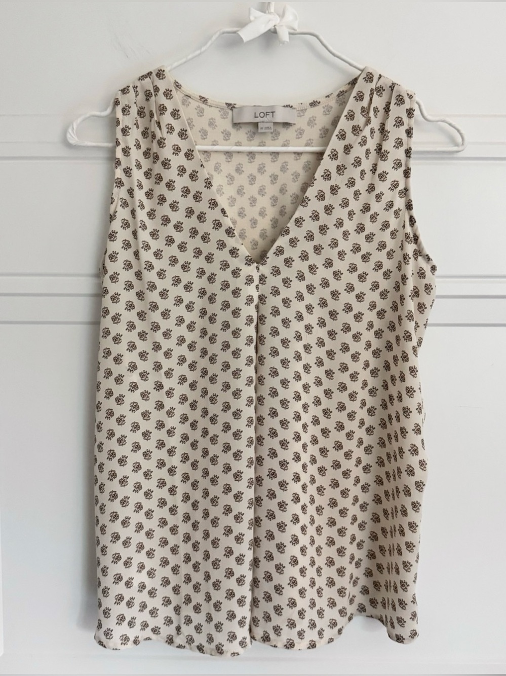 LOFT Floral Sleeveless V-Neck Blouse Cream, XS